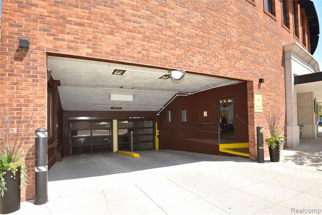 Birmingham, MI 48009,211 E Merrill Street