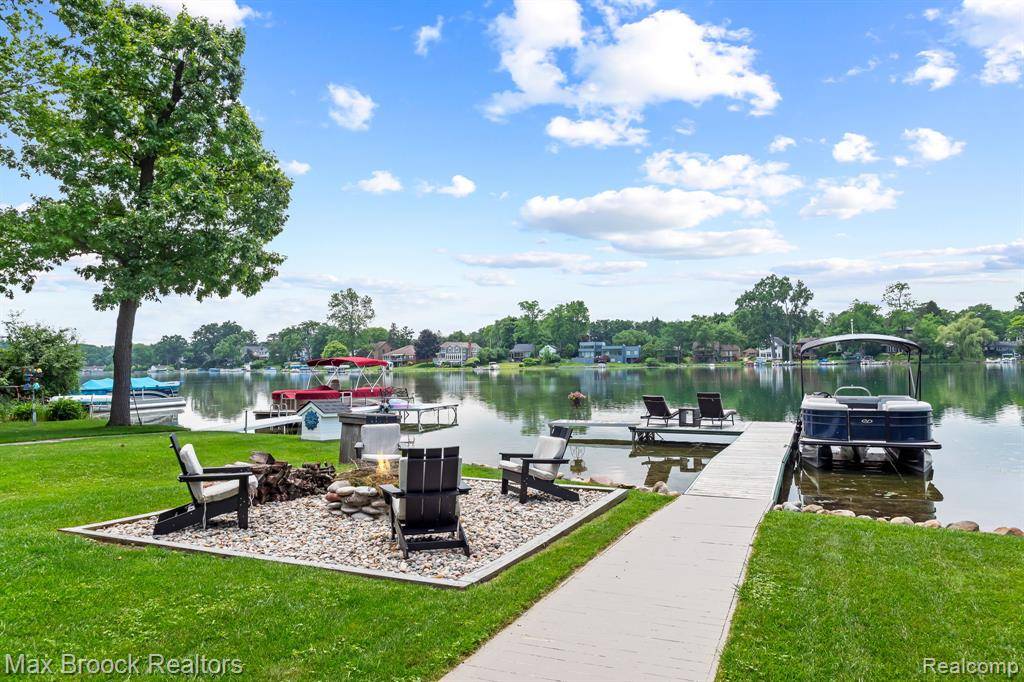 West Bloomfield, MI 48324,6847 Alden Drive