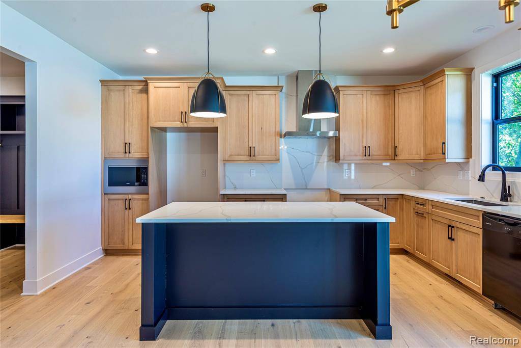 Royal Oak, MI 48073,4101 Devon Road