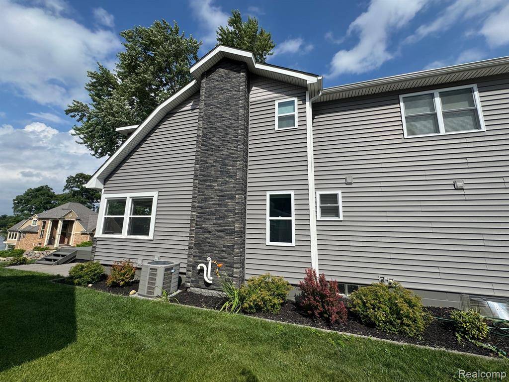 Lake Orion, MI 48362,677 King Circle