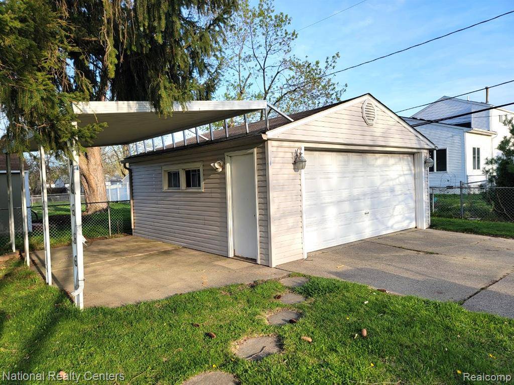 Warren, MI 48093,8404 BUSKO Avenue
