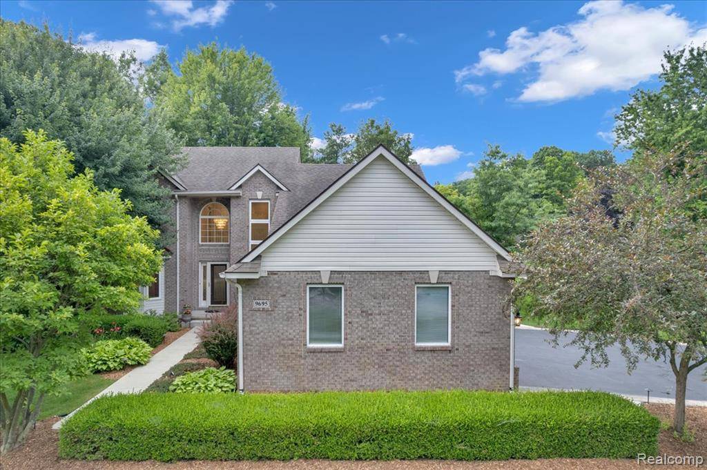 Clarkston, MI 48348,9695 Forest Ridge Drive