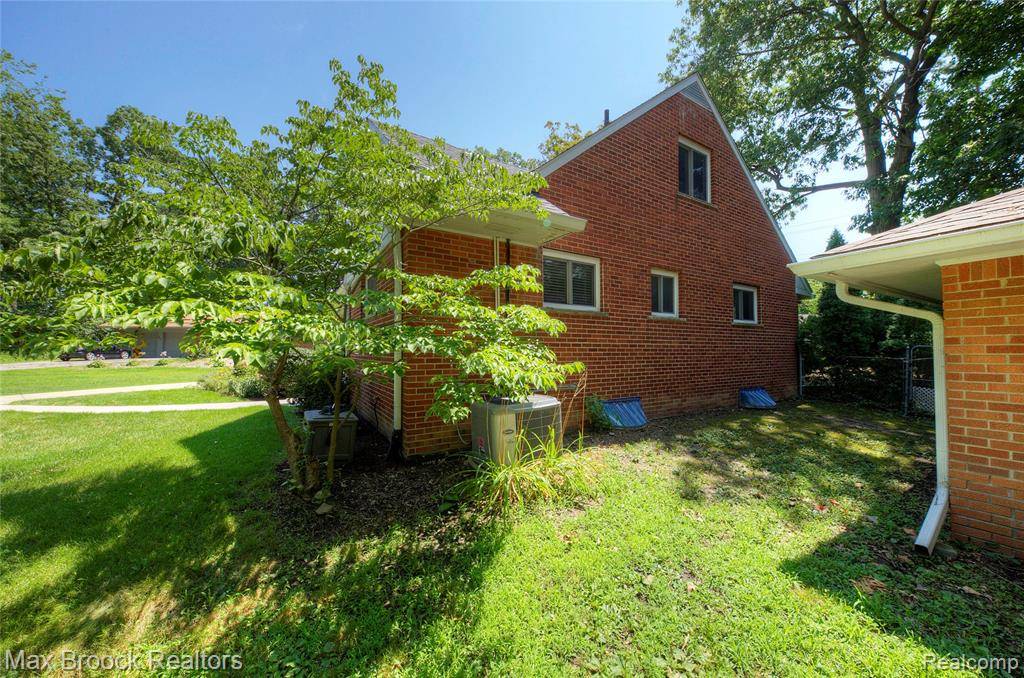 Ann Arbor, MI 48103,1827 Coronada Street