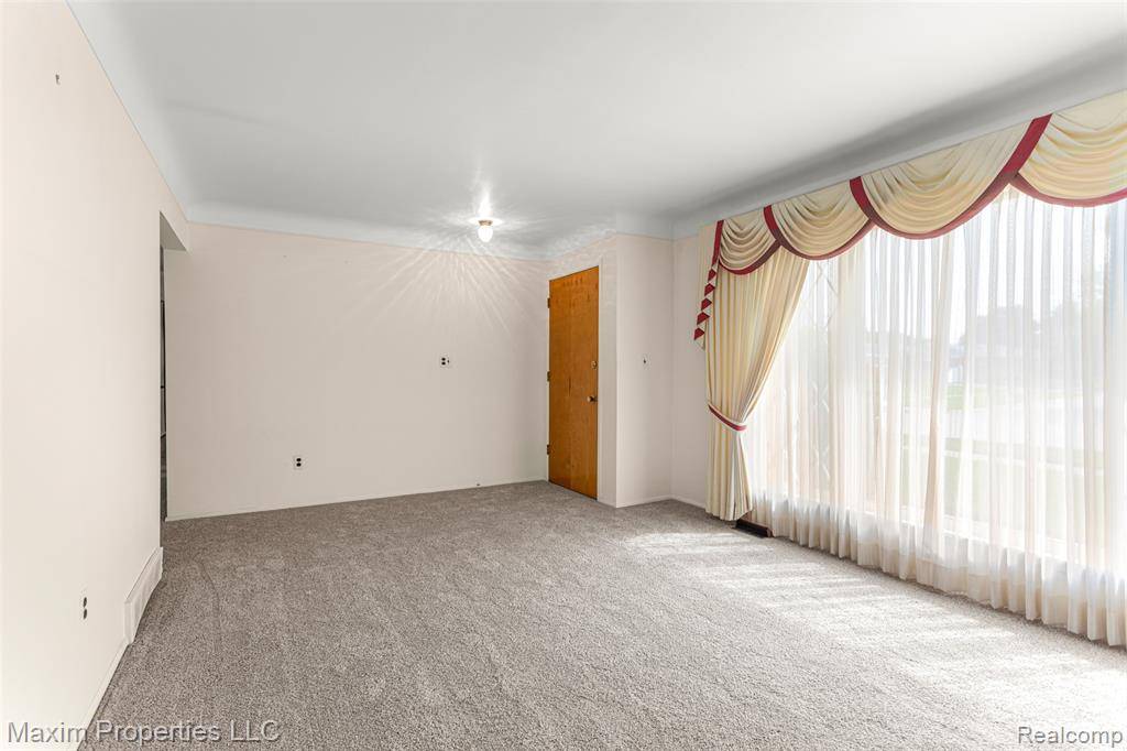 Dearborn Heights, MI 48127,6545 N Charlesworth Street