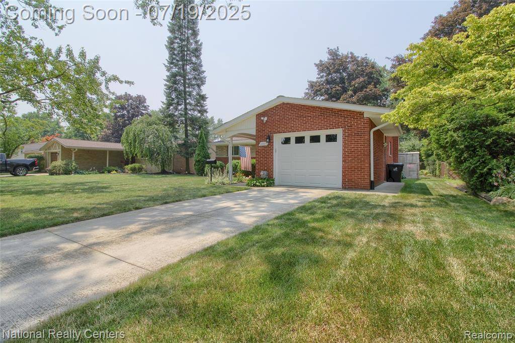 Farmington Hills, MI 48336,22073 Tredwell Avenue