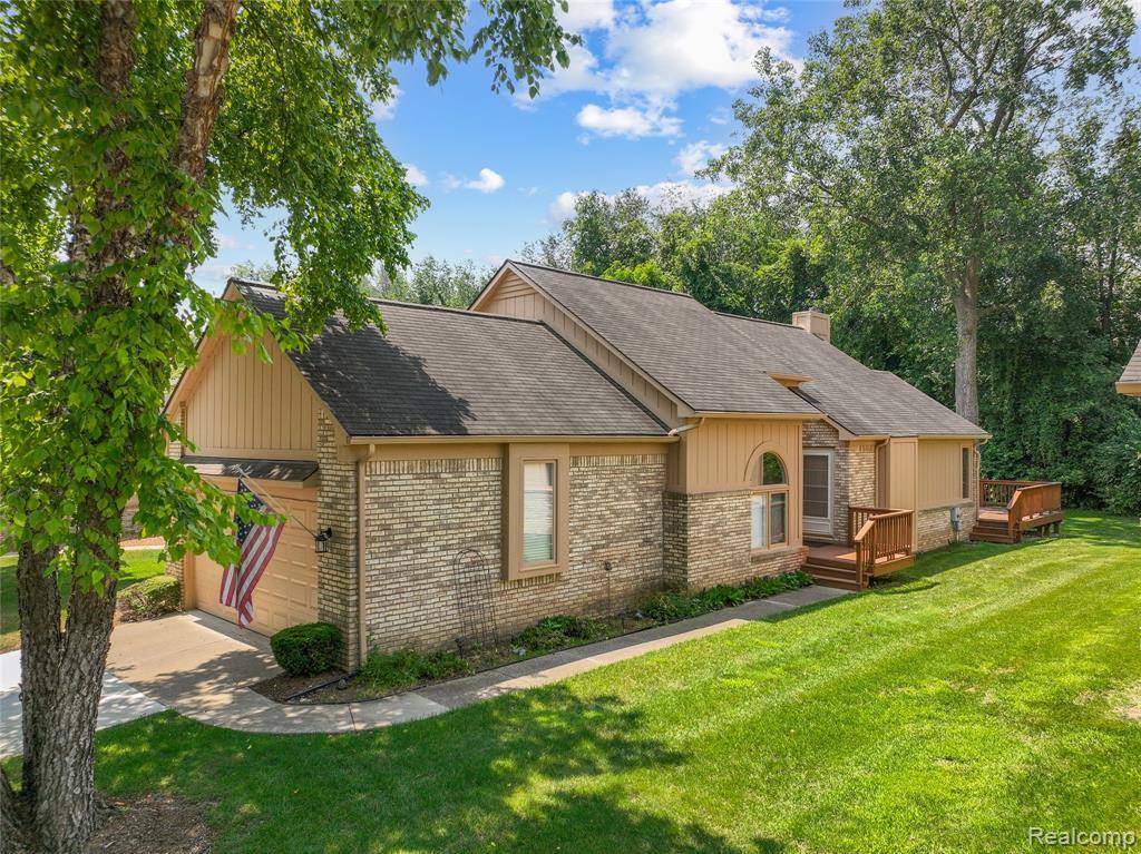 Farmington, MI 48335,35213 Knollwood Lane