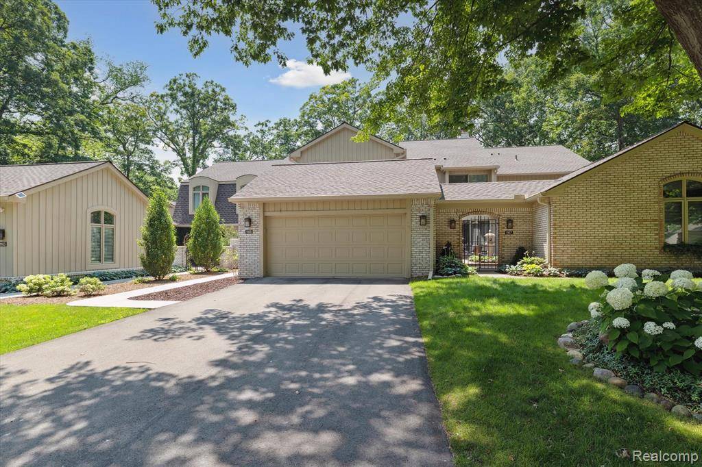Bloomfield Hills, MI 48304,1105 Ivyglen Circle