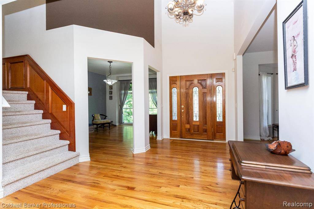 Holly, MI 48442,15317 Oak Hollow Drive