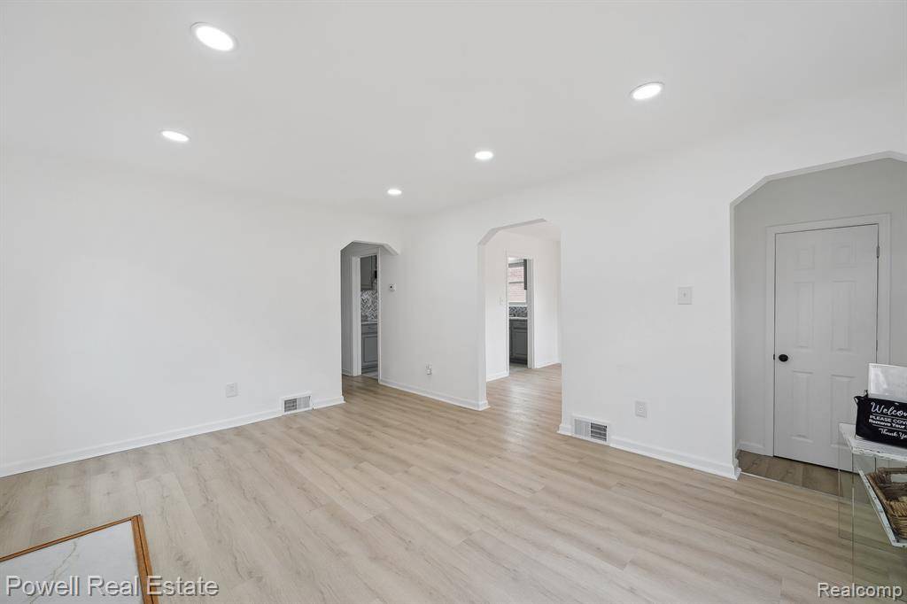 Detroit, MI 48219,18290 WARWICK Street