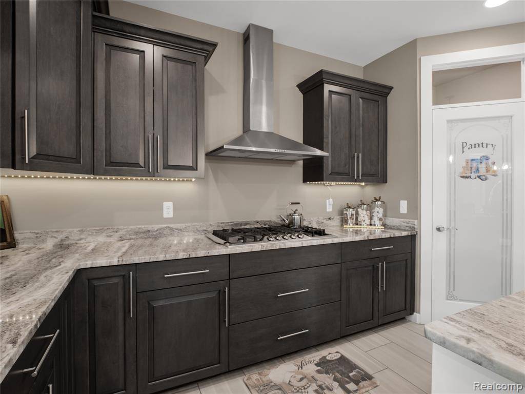 Macomb, MI 48044,50011 Anita N Way