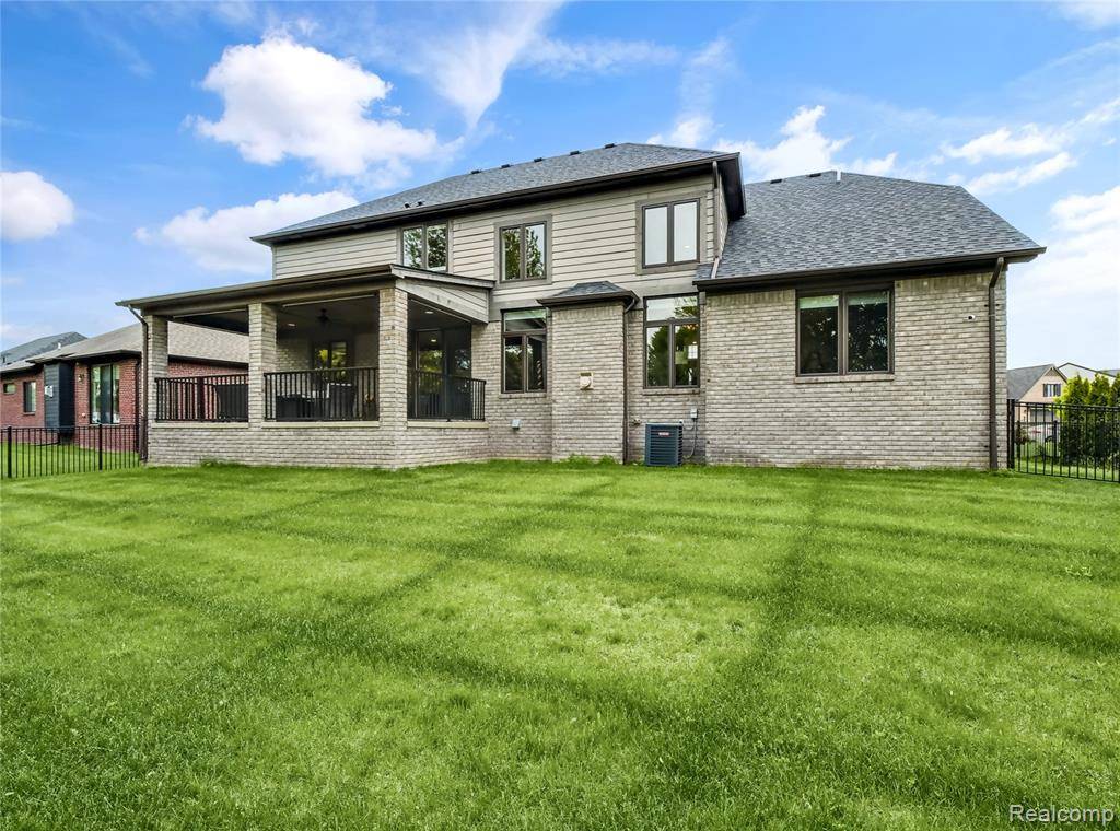 Macomb, MI 48044,50011 Anita N Way