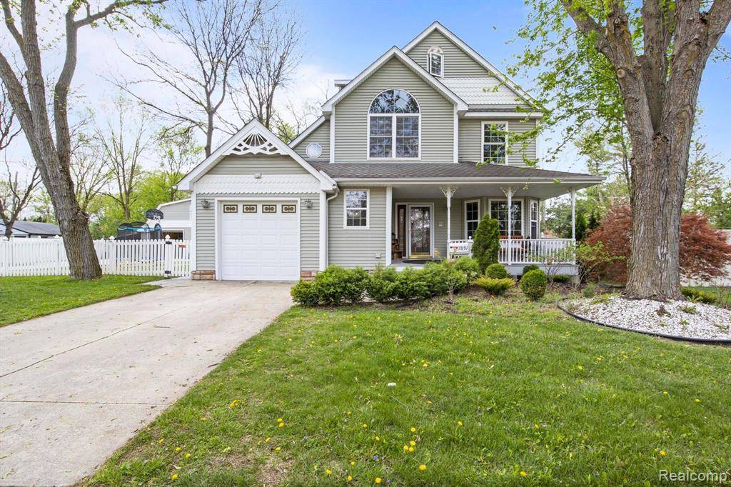 Dearborn Heights, MI 48127,7891 ROBINDALE Avenue