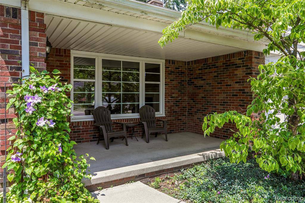 Grosse Pointe Woods, MI 48236,21235 River Road