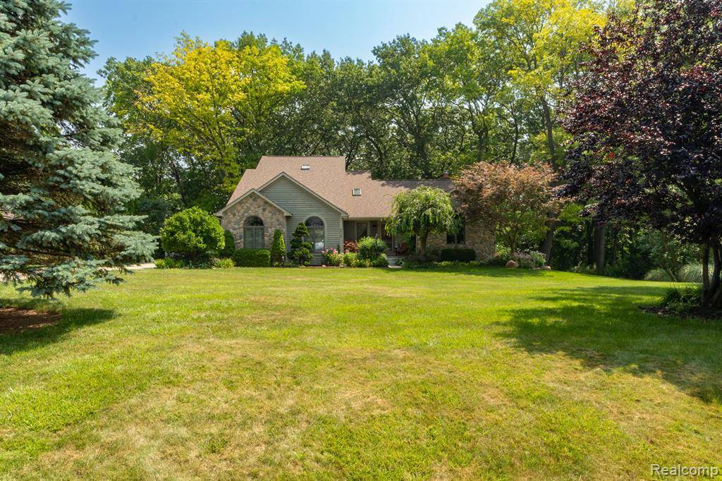 Brighton, MI 48116,6939 West Ridge Drive