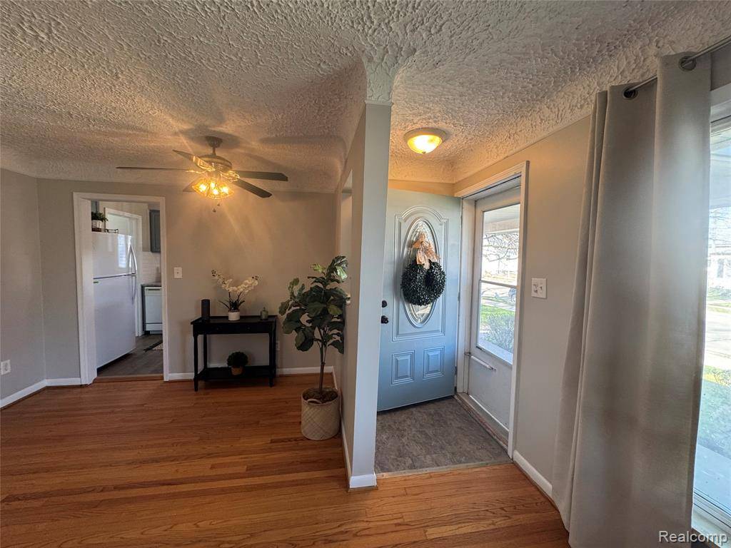 Eastpointe, MI 48021,24933 GROVE Avenue