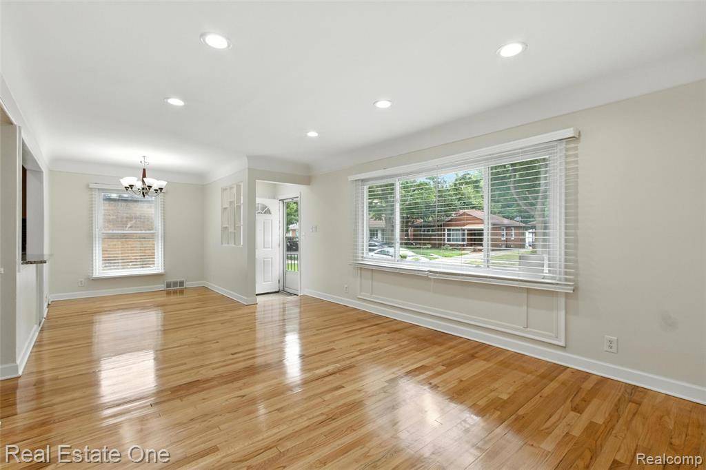 Oak Park, MI 48237,24130 Oneida Street