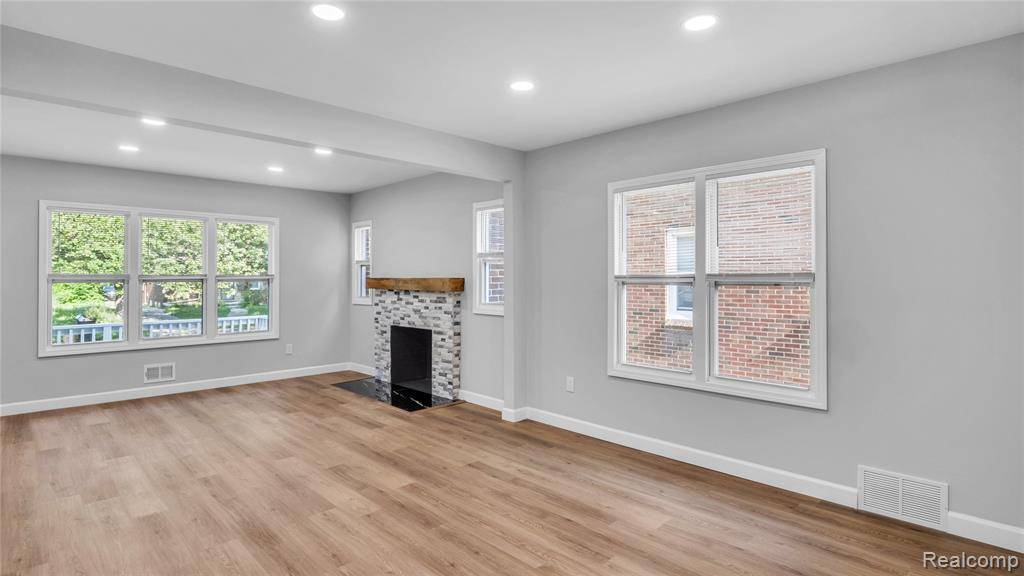 Detroit, MI 48227,15350 Sussex Street