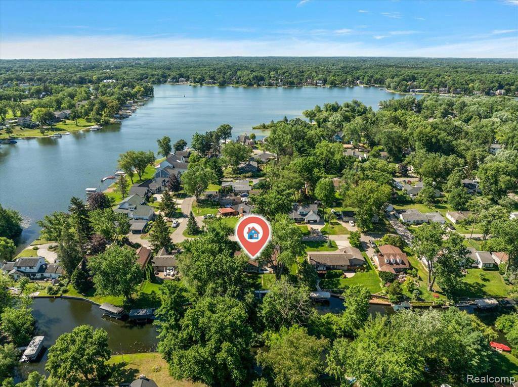 Commerce Twp, MI 48382,9050 Marilyn Terrace