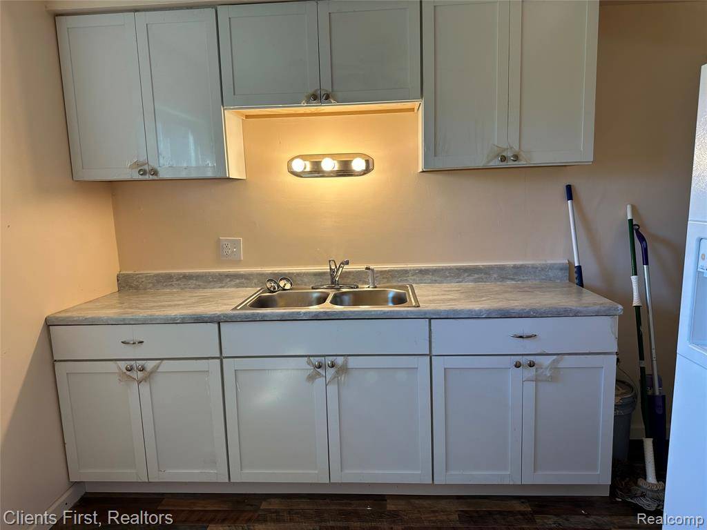 Westland, MI 48186,2075 Alanson E