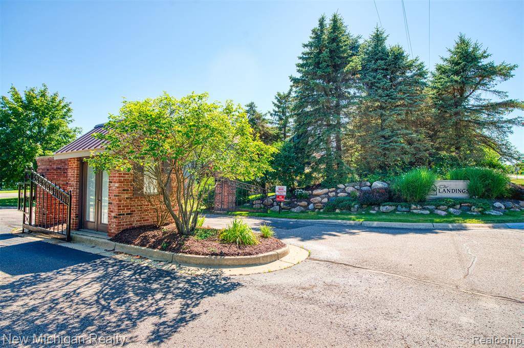 Fenton, MI 48430,3130 Harbor Pointe Circle