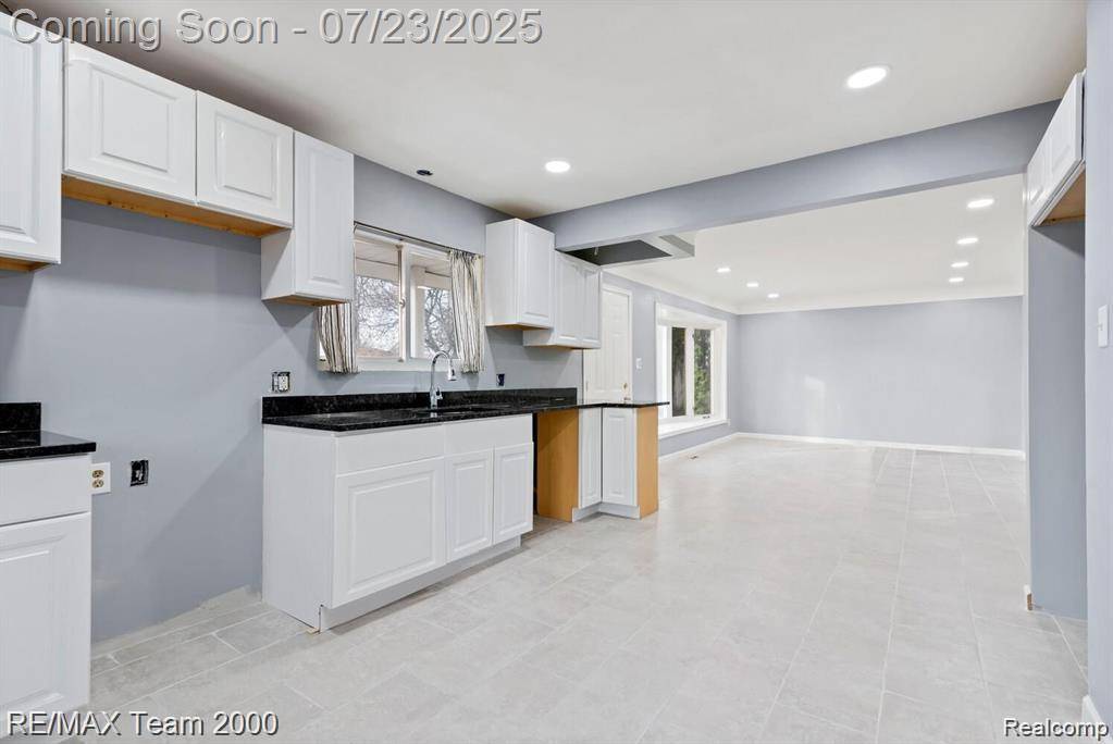Dearborn Heights, MI 48127,6600 Shadowlawn Street