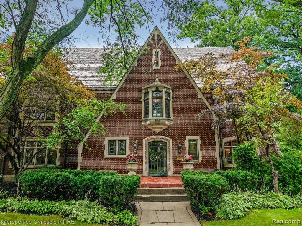 Detroit, MI 48203,19391 Suffolk Drive