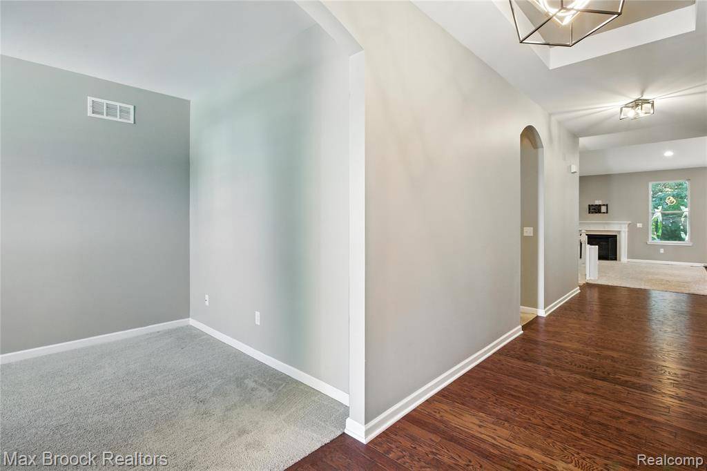 Macomb, MI 48044,22214 Homestead Drive