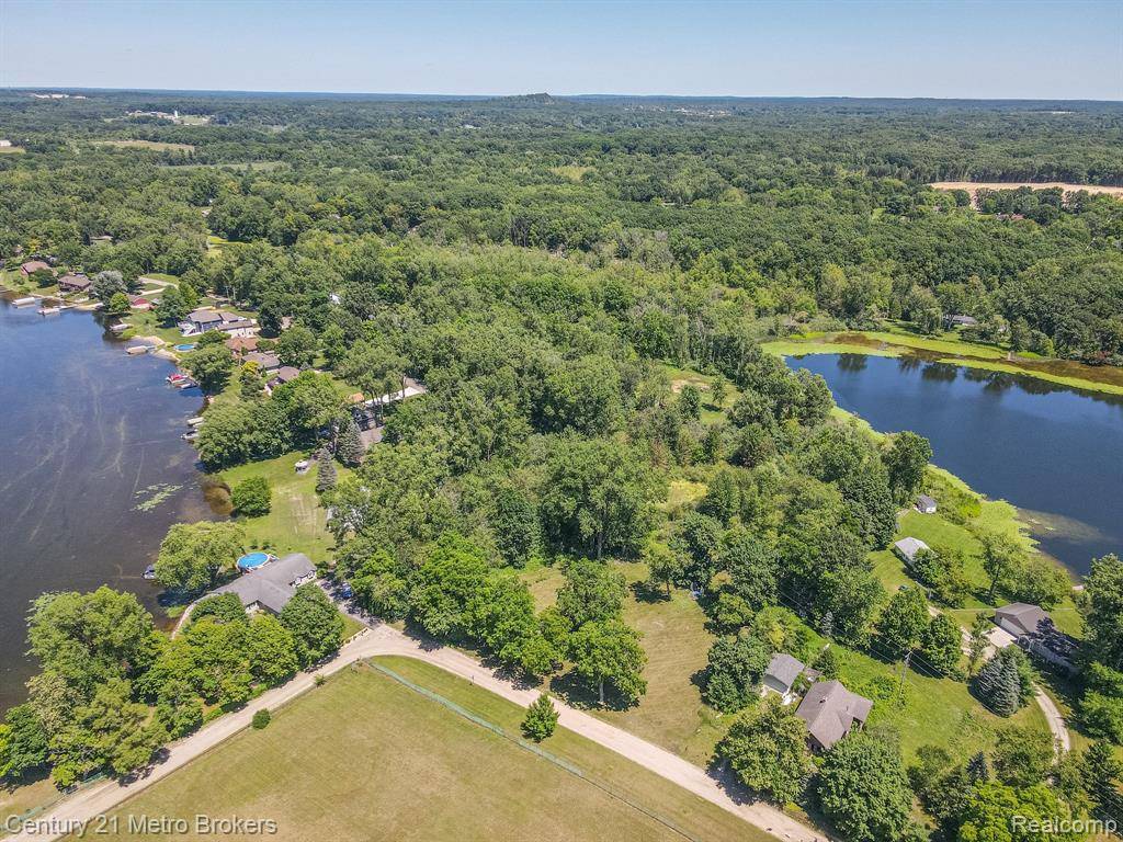 Holly, MI 48442,454 East Road