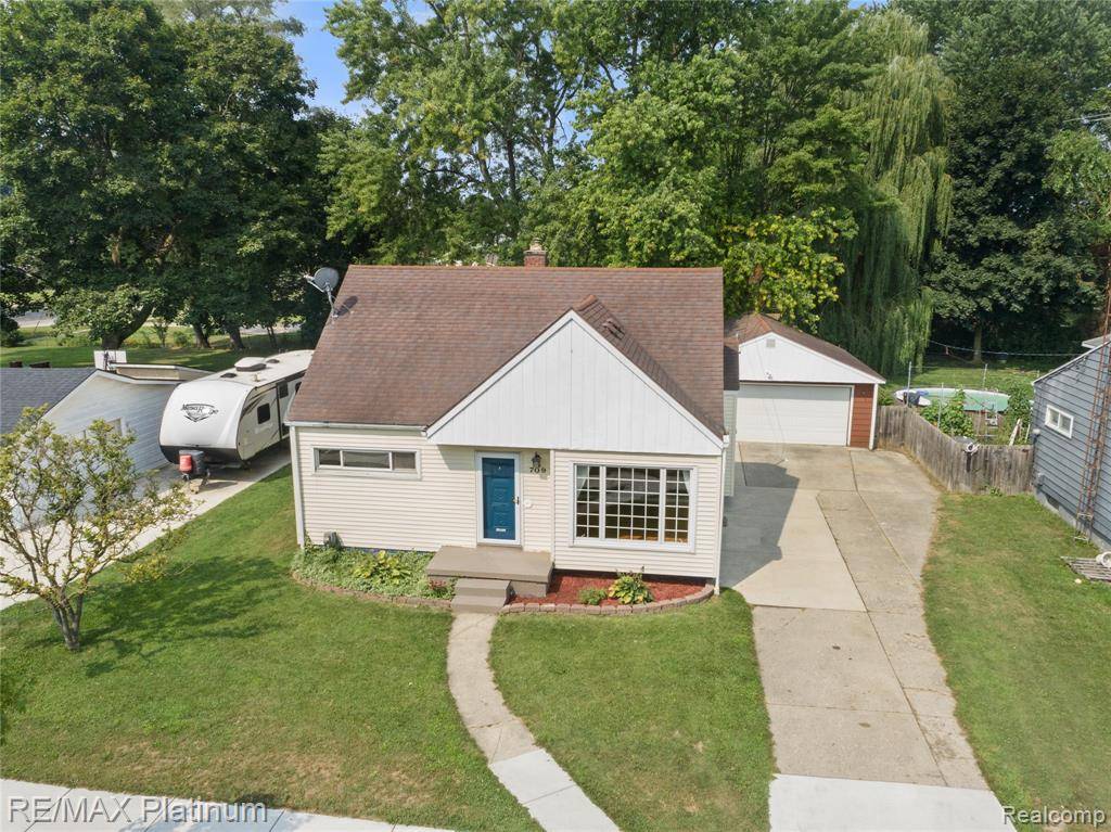 Fenton, MI 48430,709 Elmwood Drive