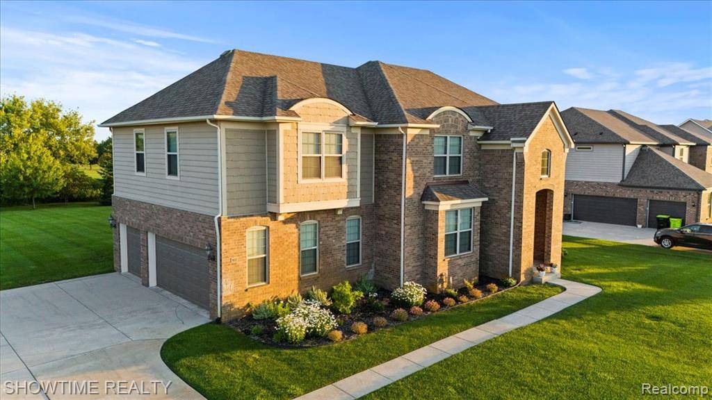 Rochester, MI 48306,102 Oakland Crest Drive