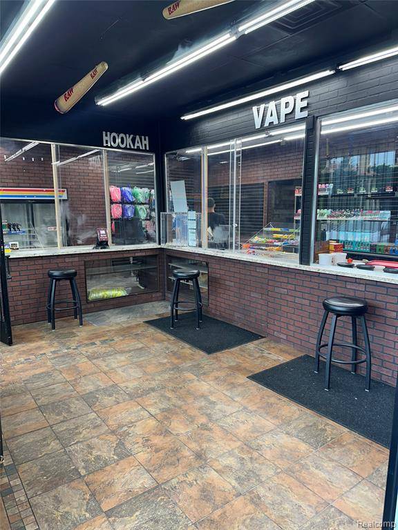 Detroit, MI 48221,16817 Livernois Avenue