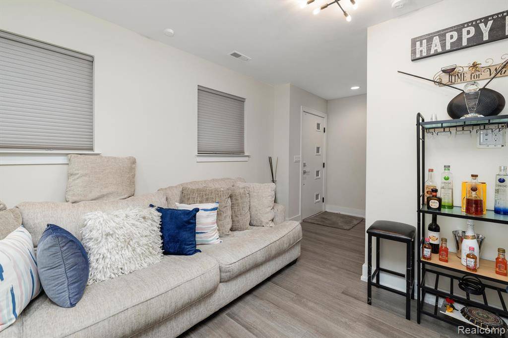 Detroit, MI 48207,1049 Hampton Circle Circle