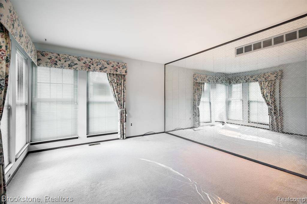 Troy, MI 48083,2808 Roundtree Drive