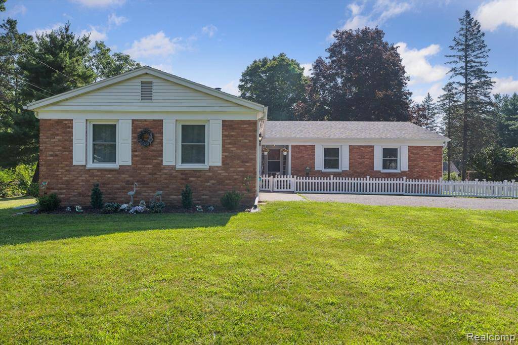 Holly, MI 48442,114 Park Avenue