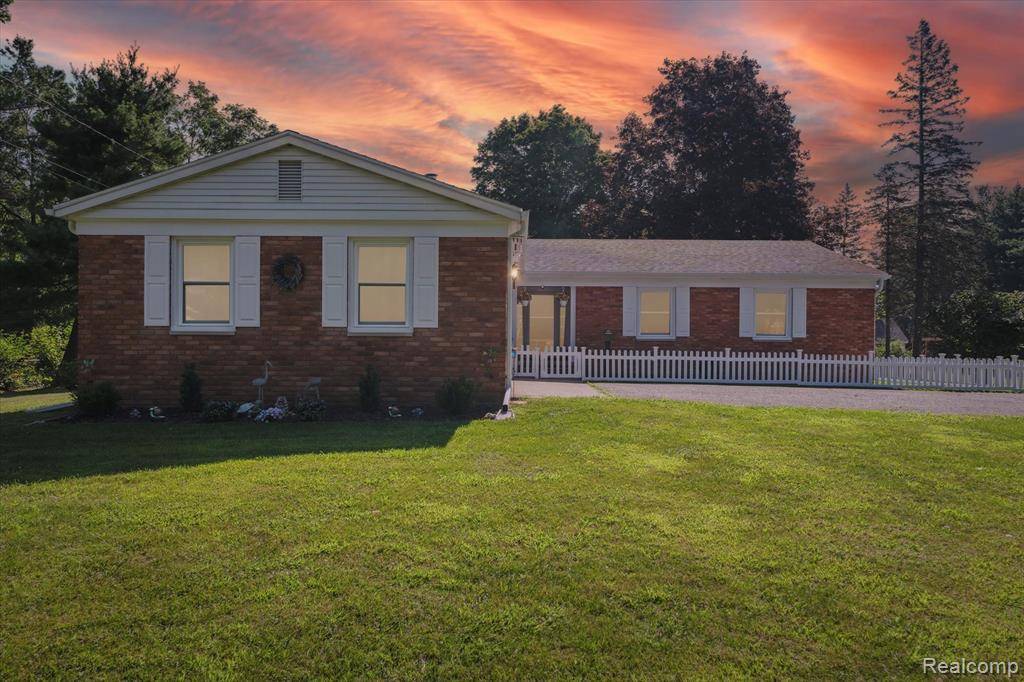 Holly, MI 48442,114 Park Avenue