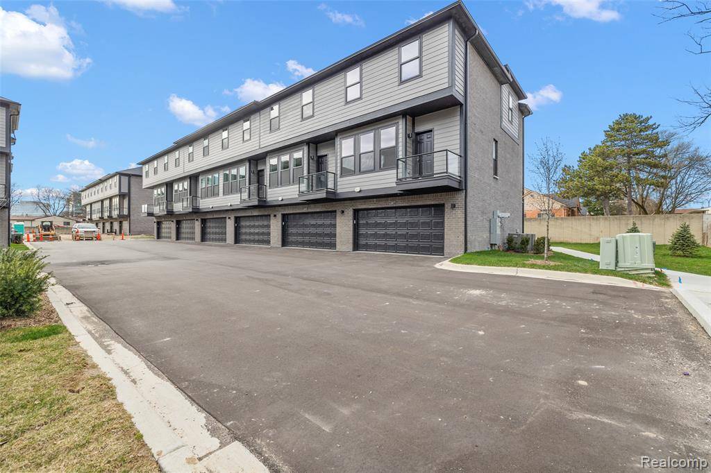 Troy, MI 48084,2841 Summers Place
