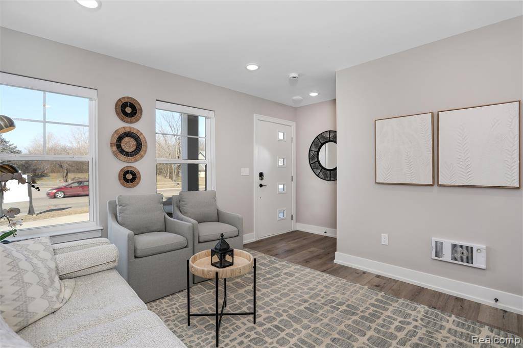 Bloomfield Hills, MI 48165,30009 Center Street