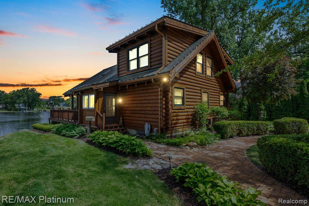 Brighton, MI 48114,2757 S Hacker Road