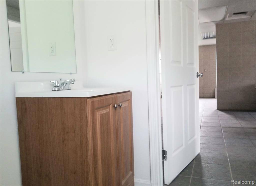 Flint, MI 48503,1912 CORUNNA Road