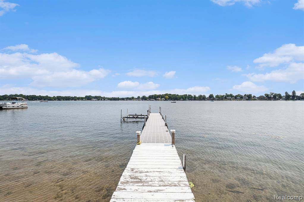 Fenton, MI 48430,13293 Lake Shore Drive