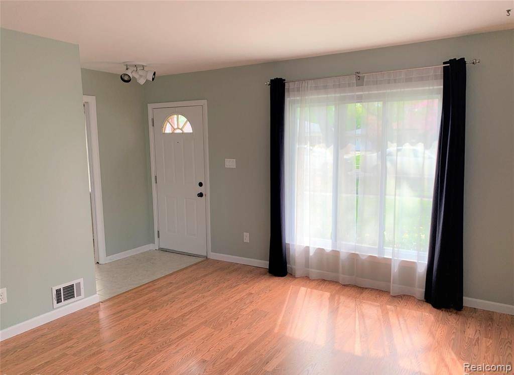 Southfield, MI 48076,28132 Brentwood Street