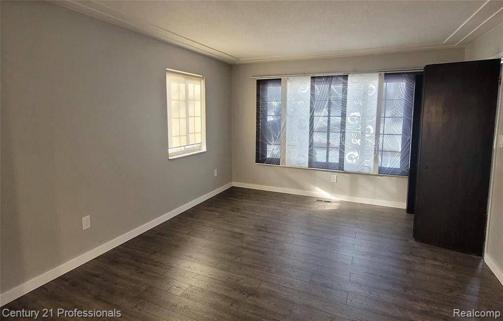 Troy, MI 48098,575 Troyvally Street