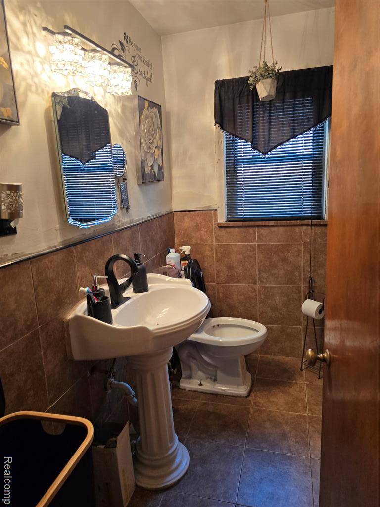 Detroit, MI 48219,19470 Grandville Avenue