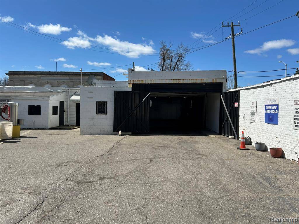 Detroit, MI 48215,14615 E Jefferson Avenue