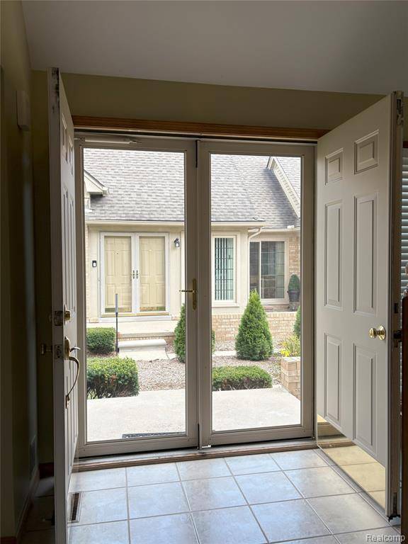 Macomb, MI 48042,17018 Sandstone Circle