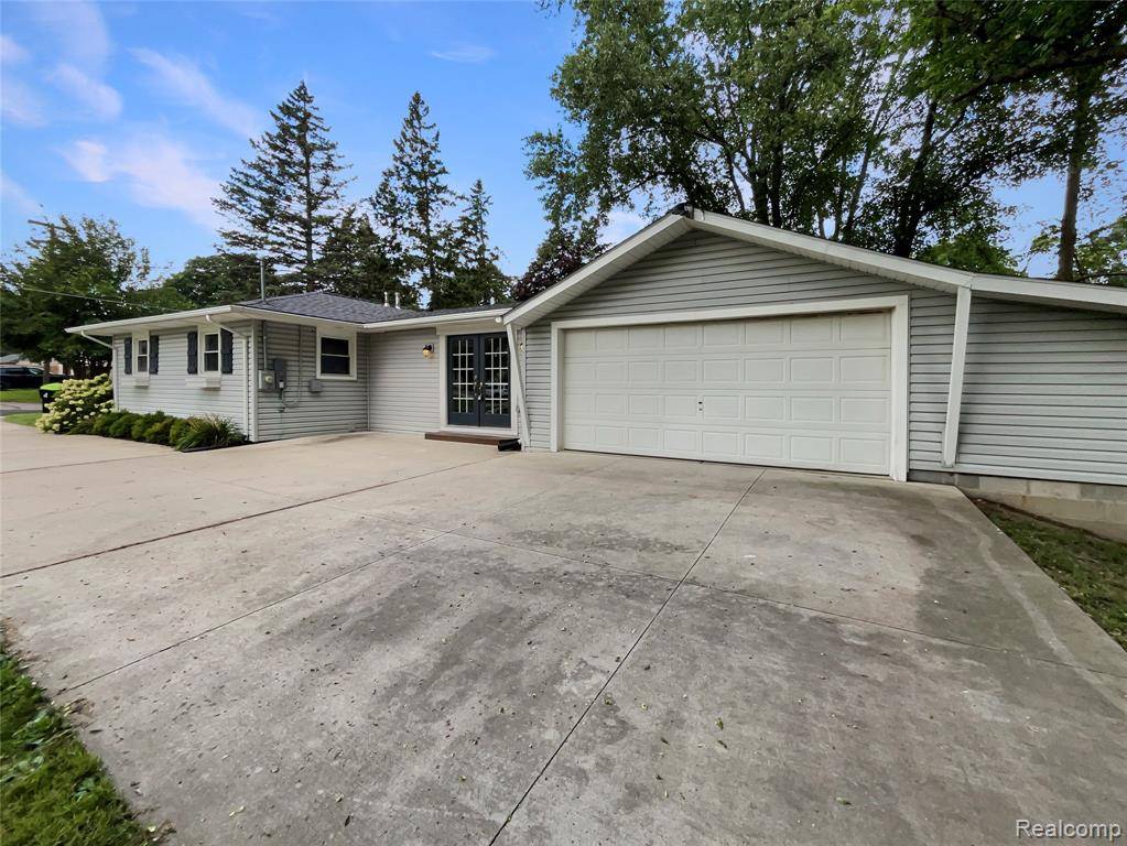 Novi, MI,26018 Whipple Street