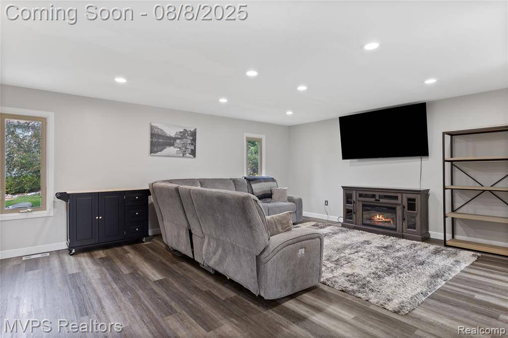 New Baltimore, MI 48047,35707 Burton Court
