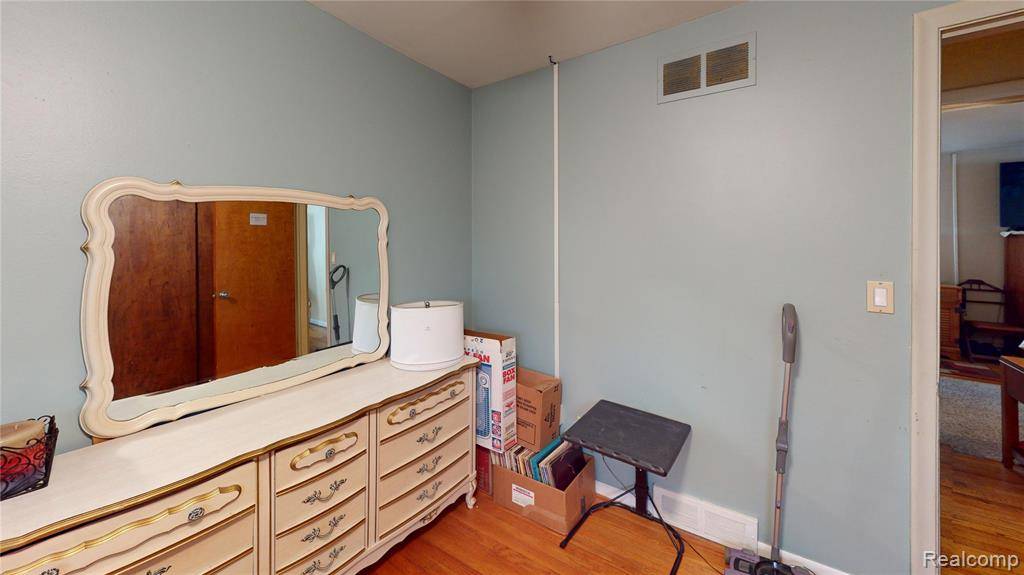 Howell, MI 48843,721 S Michigan