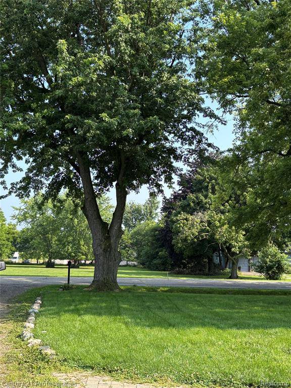 Lapeer, MI 48446,43 Davis Lake Rd Davis Lake Road