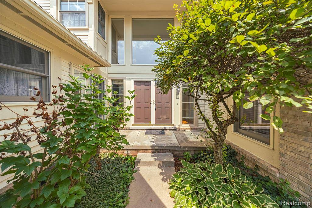 West Bloomfield, MI,7277 Simsbury Drive